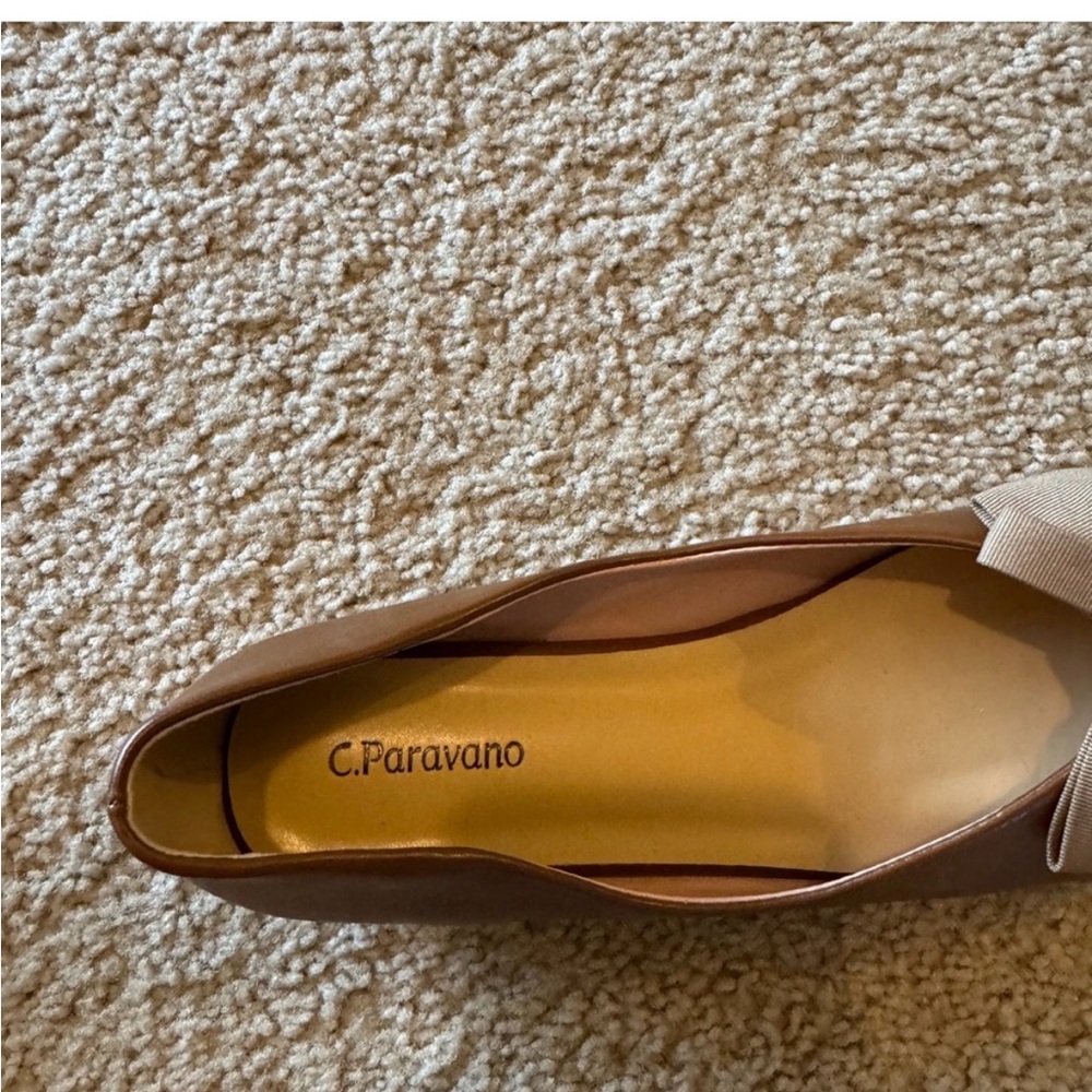 NEVER WORN Chic Brown Flats with Bow Detail - Picture 4 of 4